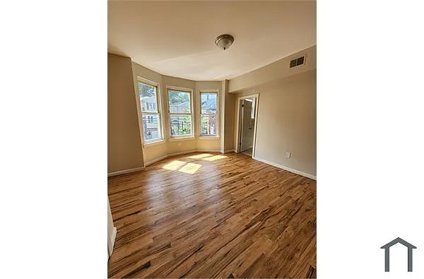 Building Photo - 292 S 6th St #2