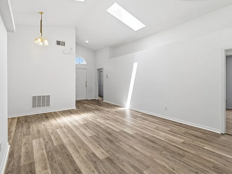 210 Pine Cone Dr — Photo 8