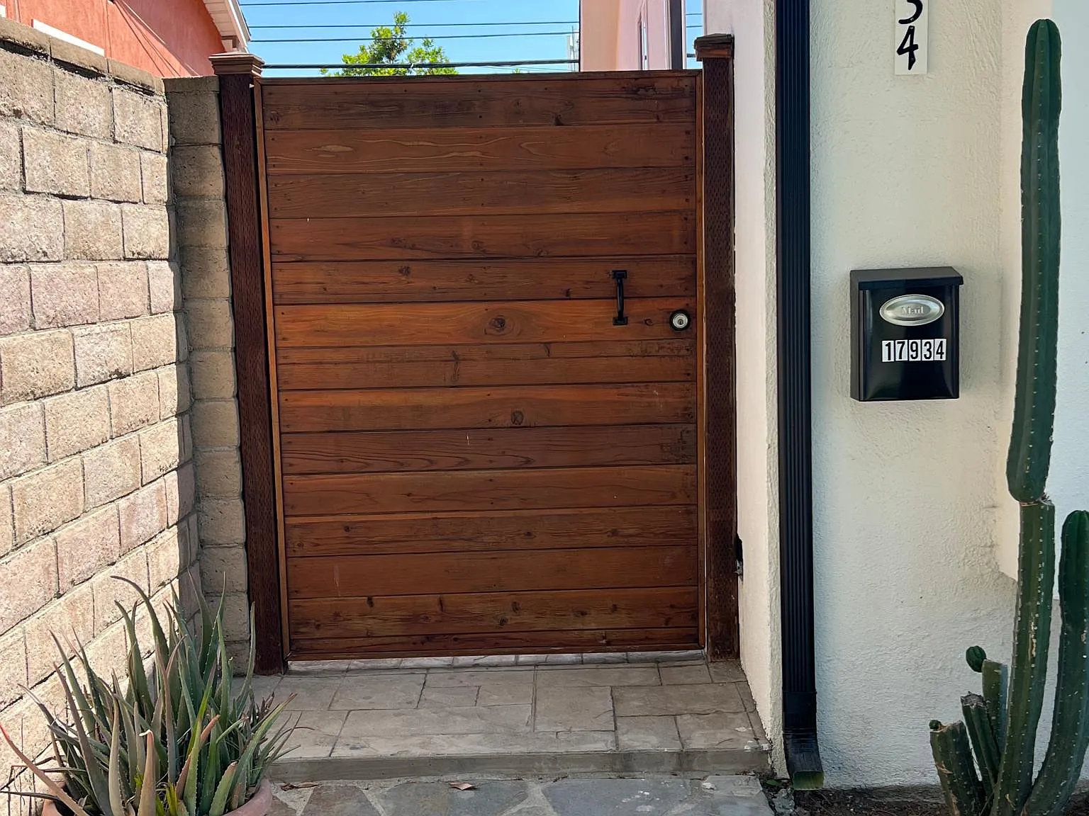 2 bed, 1.5 bath, 900 sqft, $3,200 — Photo 4