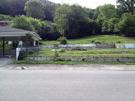 2nd image of 351 Wayne St