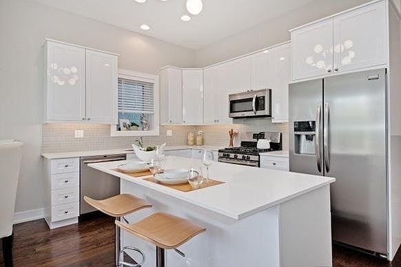 1st image of 2412 W Cortland St APT 2W