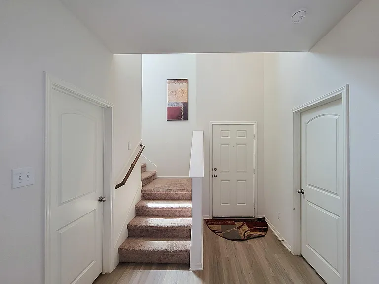 10793 Castle Rock Dr — Photo 4