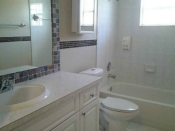 4th image of 840 NW 87th Ave APT 306