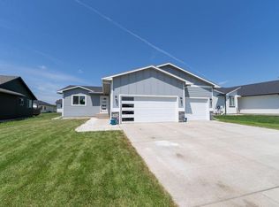 701 Main St, Lennox, SD 57039