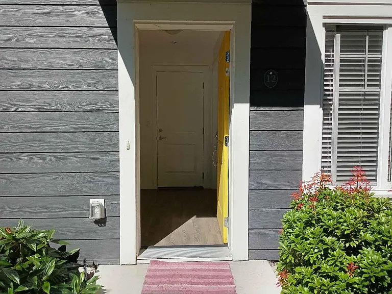 16337 15th Ave — Photo 2