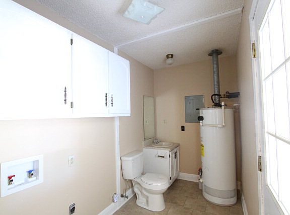 4th image of 204 Oakview Dr