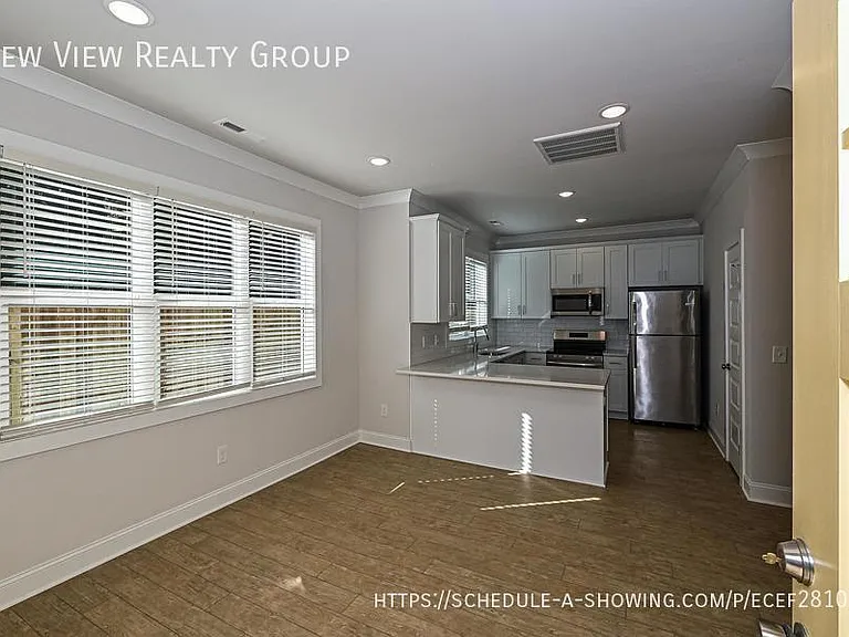 629 Colorado Ave — Photo 2