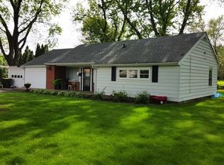 549 Barrington Ave, East Dundee, IL 60118