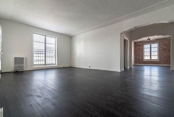 2nd image of 933-939 N Ardmore Ave #2B-1Ba