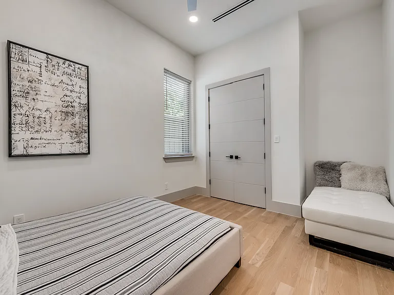 4528 W Amherst Ave — Photo 28