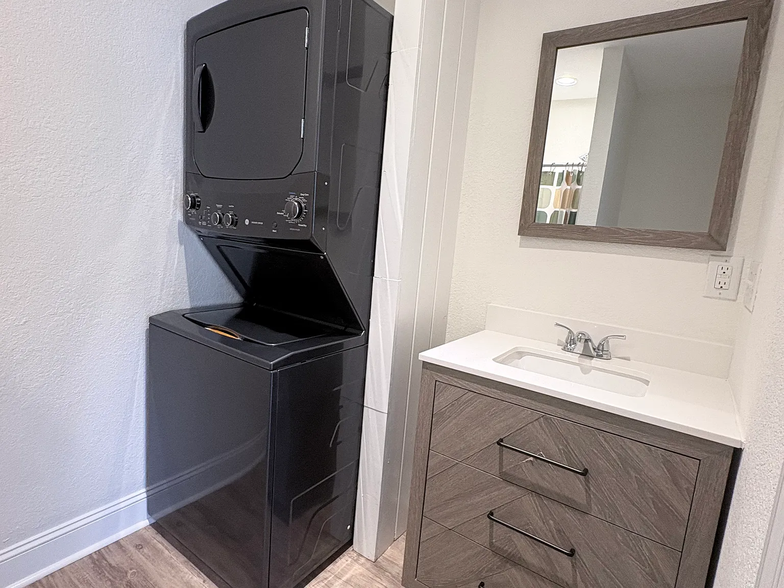 2 bed, 1000 sqft, $1,100 — Photo 1