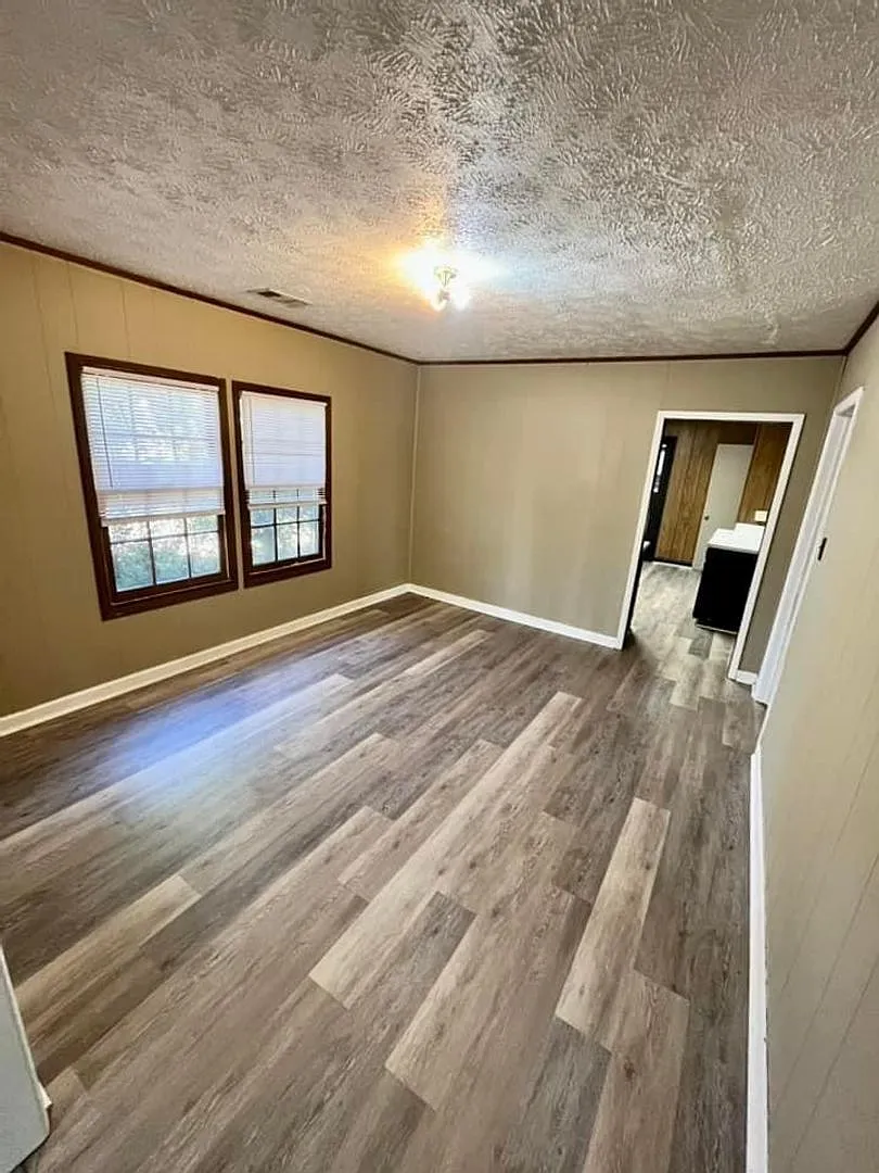 3 Bed 1 Bath House For Rent — Photo 2