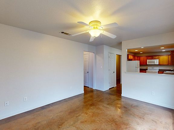 5th image of 300 N 10th St APT B