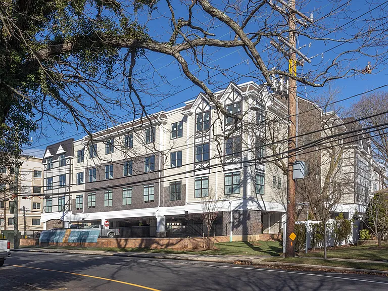 The Promenade at Lynbrook — Photo 31