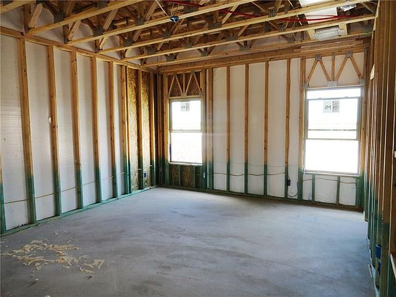 5th image of 866 Maple Park Ave
