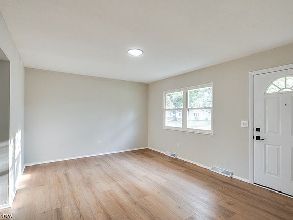 3rd image of 643 Kimberly Cir