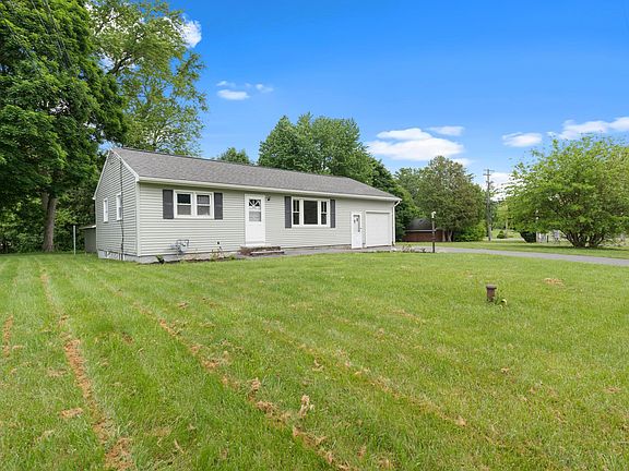 4th image of 102 Oakridge Dr