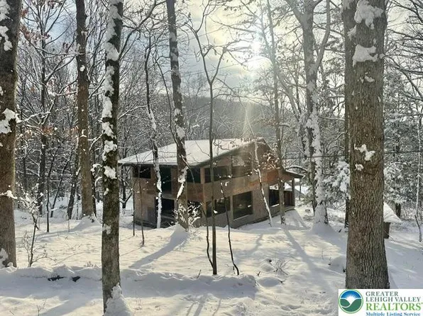 696 Dunkels Church Rd, Kutztown, PA 19530