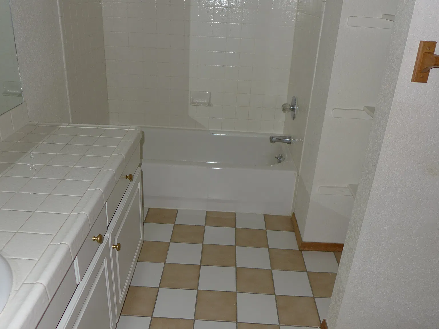 3 bed, 2.5 bath, 1833 sqft, $4,800 — Photo 3