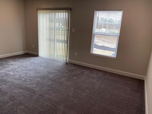 4th image of 24635 Dogwood Ln