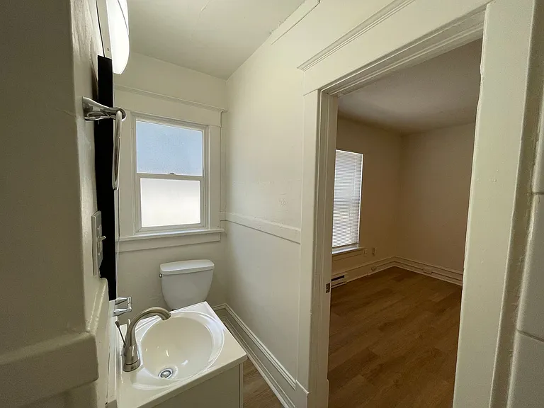Adams Apartments — Photo 23