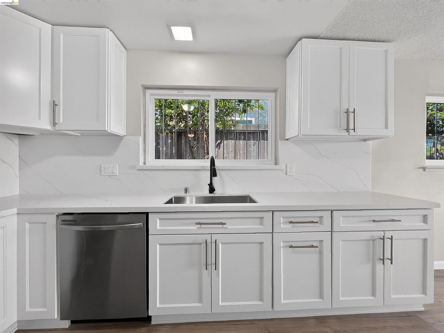 3 bed, 2.0 bath, 1336 sqft, $2,900 — Photo 4