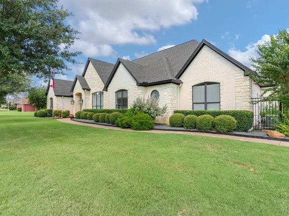 317 Meadow Oaks Dr, Burleson, TX 76028