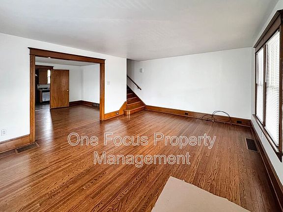 3rd image of 1014 Louisa St