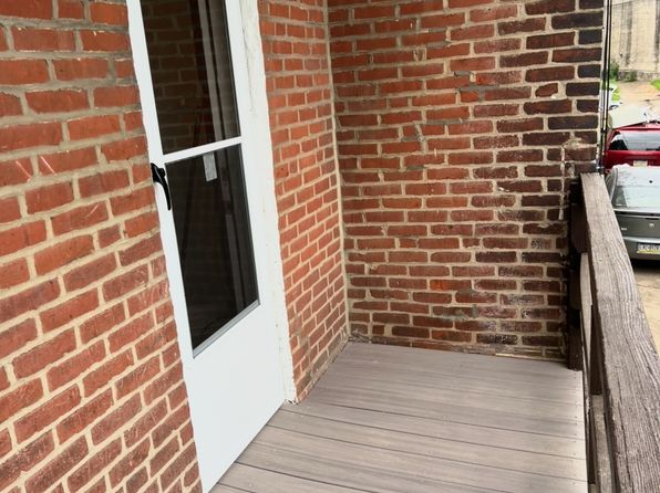 2537 S Lloyd St FLOOR 1