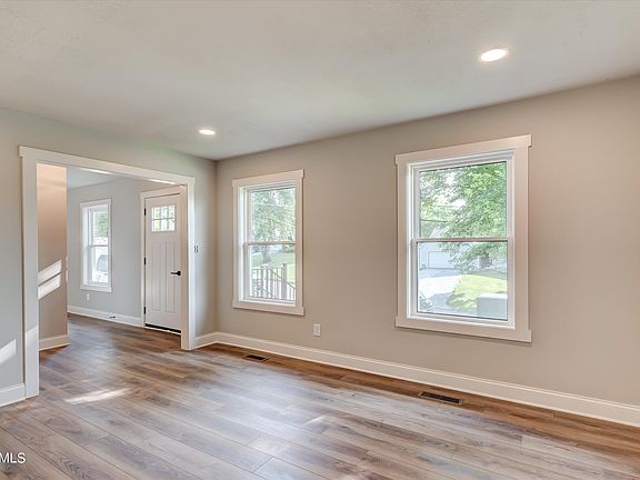2nd image of 1825 Dunraven Dr