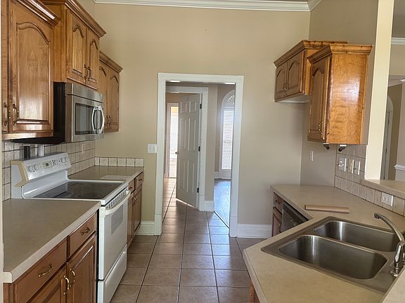 3rd image of 3225 Hammond Dr