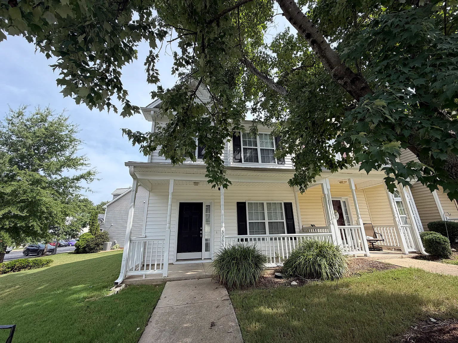 3 bed, 2.5 bath, 1320 sqft, $1,600 — Photo 1