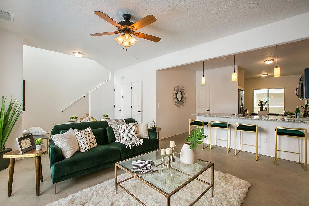 3 bed, 2.5 bath, 1800 sqft, $2,450 — Photo 1