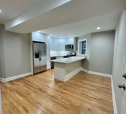 3rd image of 3647 N Marshfield Ave #G