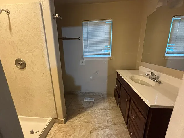 220 Clover St — Photo 11