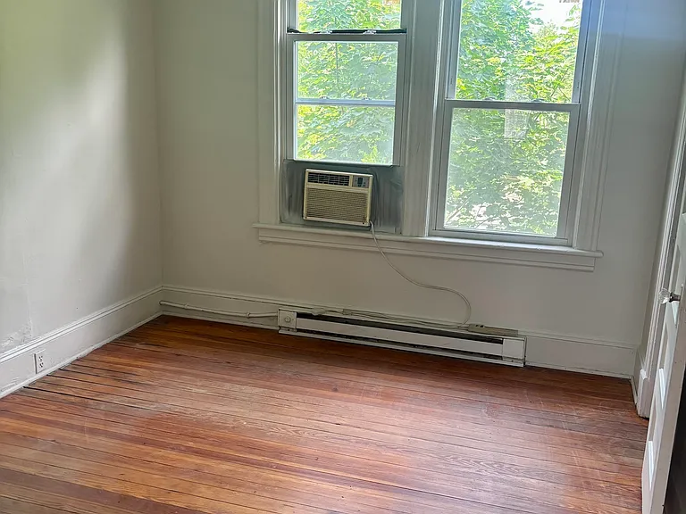185 Monmouth Ave — Photo 5