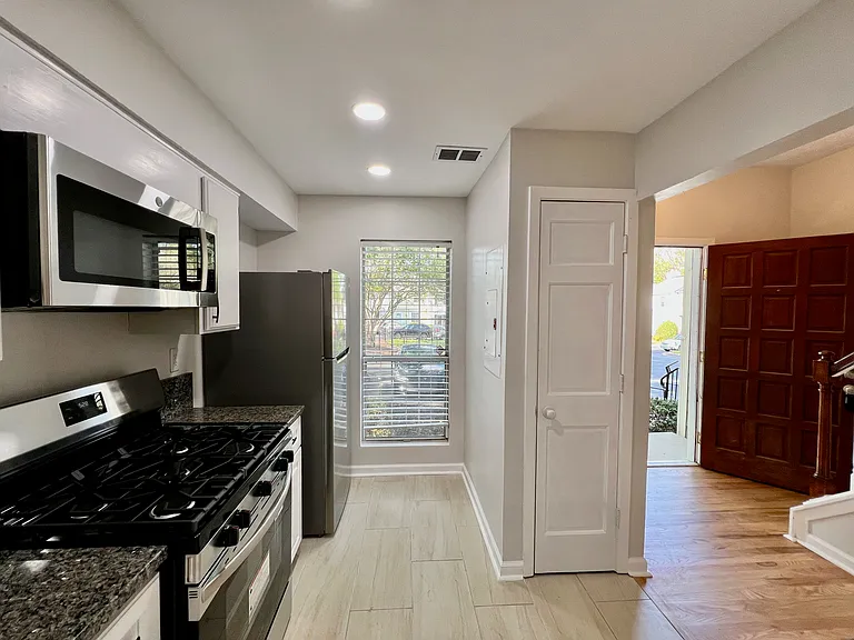 601 Wedgewood Way — Photo 5