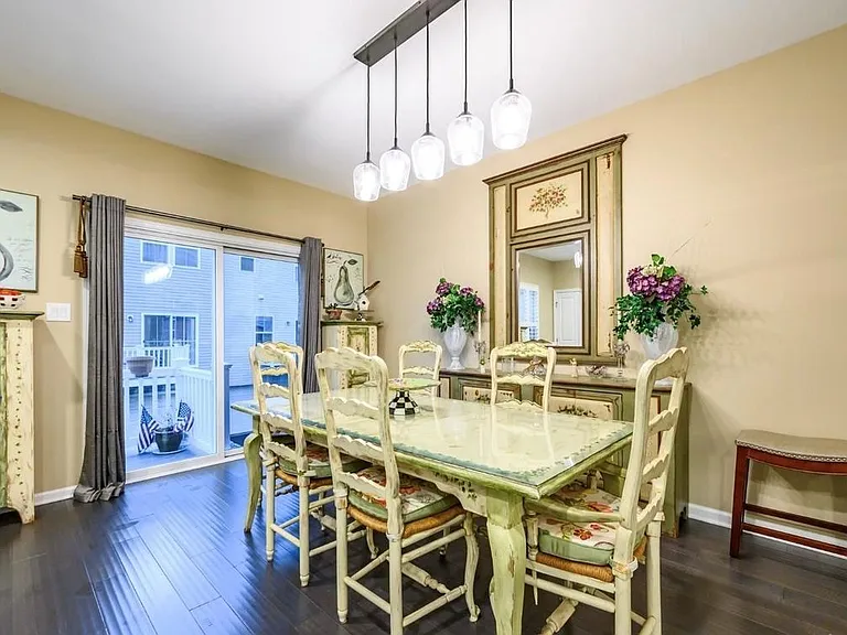 303 Bayside Ct — Photo 13