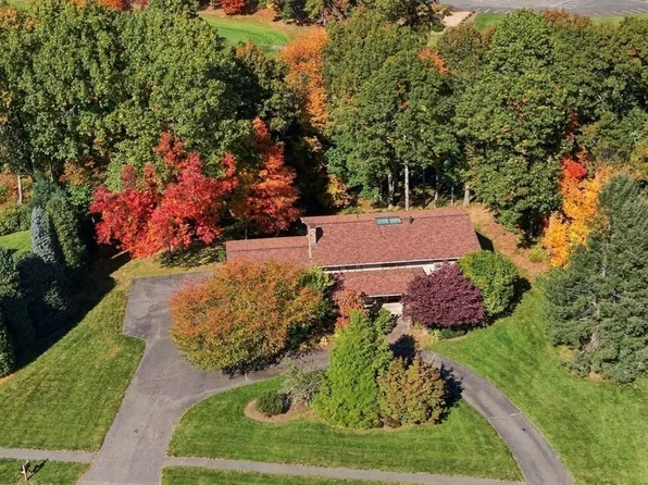 692 Wolf Swamp Rd, Longmeadow, MA 01106