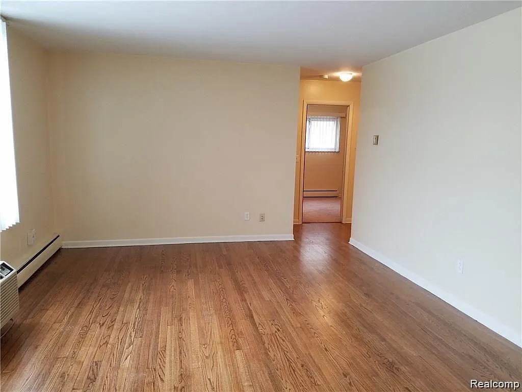 2 bed, 800 sqft, $1,000 — Photo 2