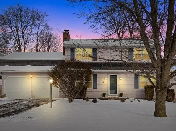 35 Little Briggins Cir, Fairport, NY 14450