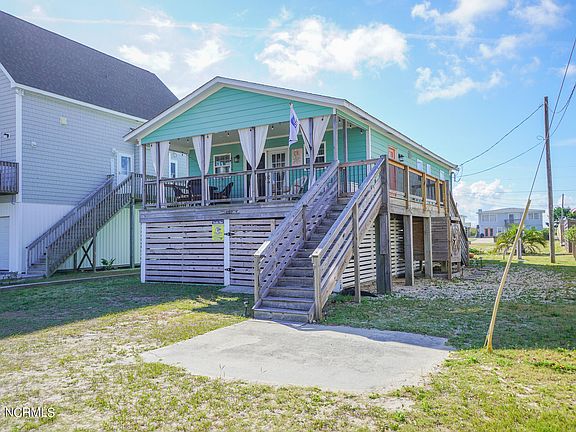 3rd image of 2660 Island Drive