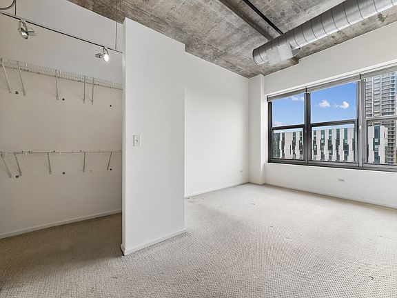 5th image of 933 W Van Buren St APT 811