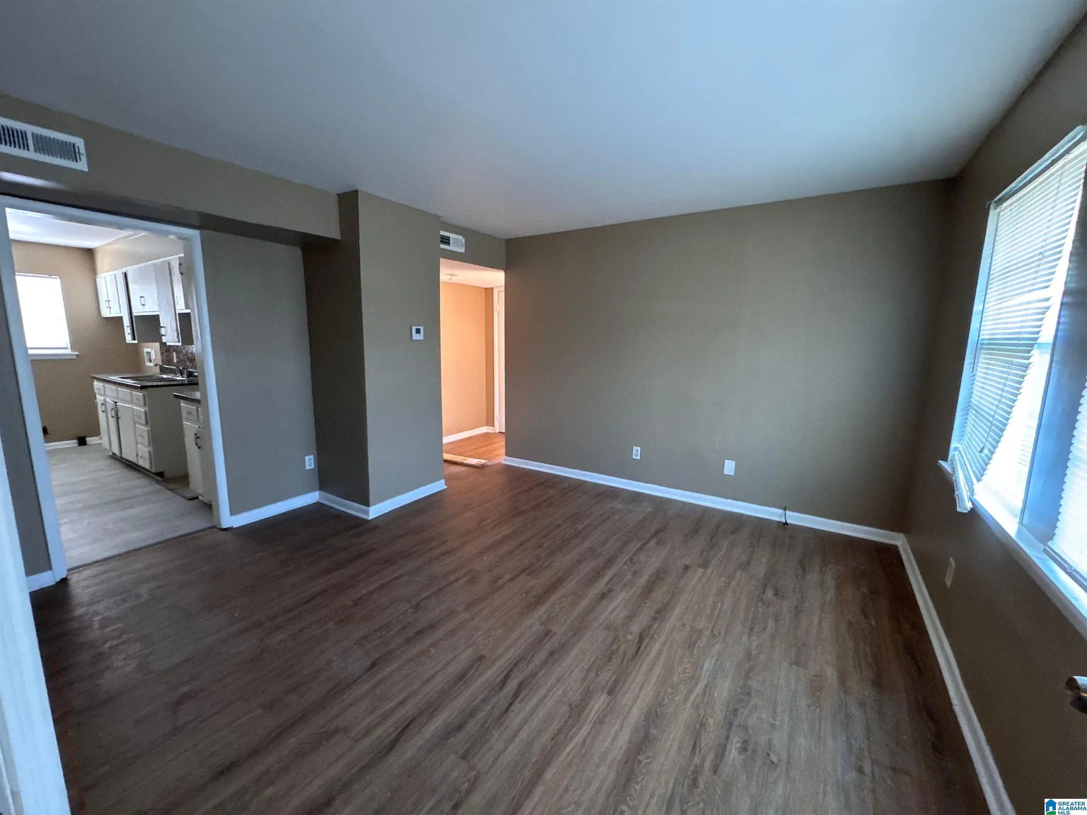 2 bed, 1.0 bath, $875 — Photo 3