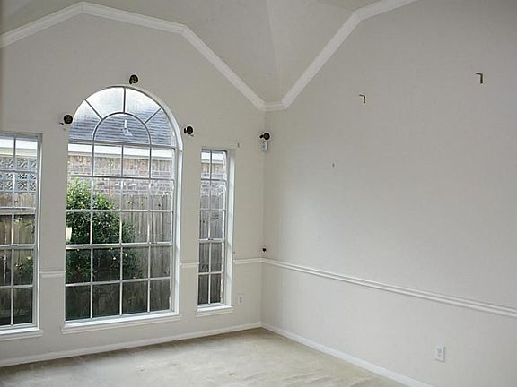 5th image of 3411 Beacon Hill Dr