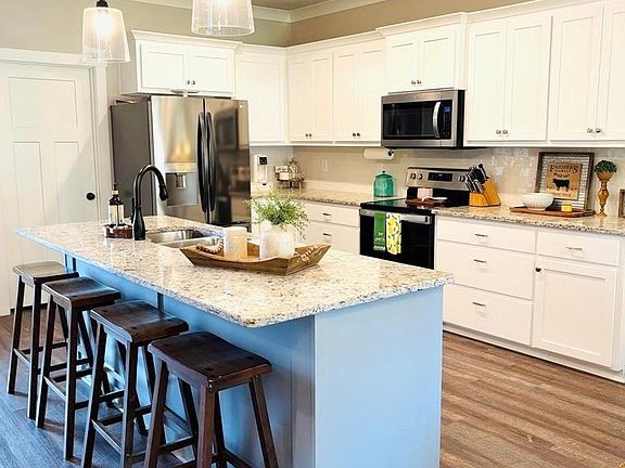 3rd image of 1670 Rifle Range Rd