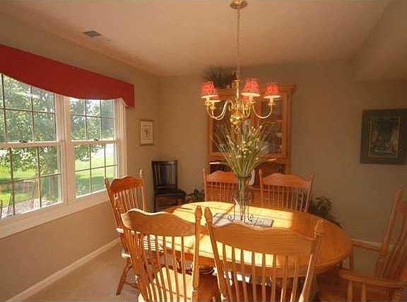 3rd image of 4845 Ashbrook Dr