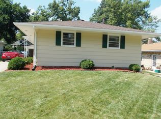 132 Ridgeview Ave, Rockford, IL 61107