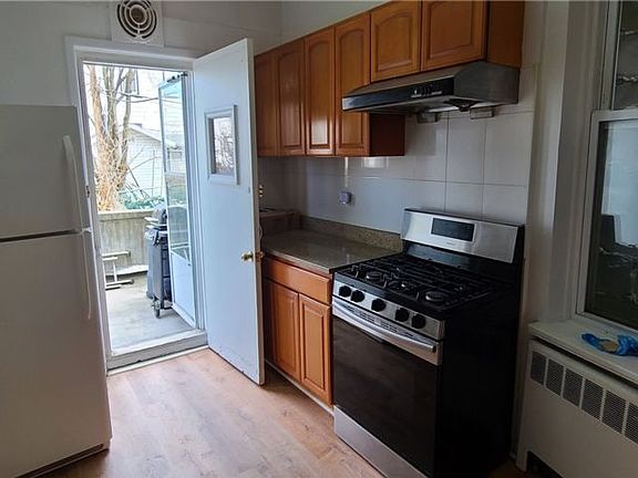 4th image of 20-09 College Point Blvd #2