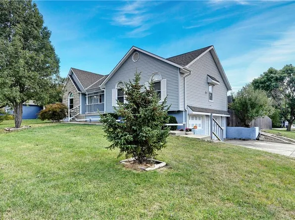 607 NE Victoria Dr, Lees Summit, MO 64086